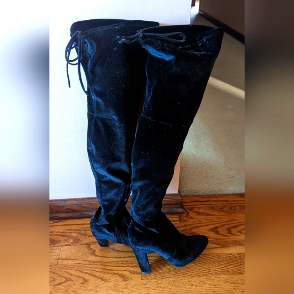 Stylish Knee High Velvet Black Boots!